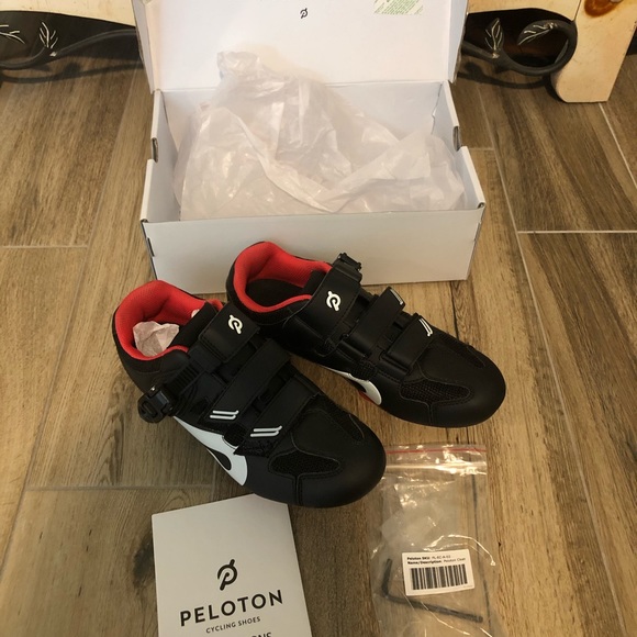 Peloton Shoes - Peloton cycling shoes size 8 (cleats included) 39